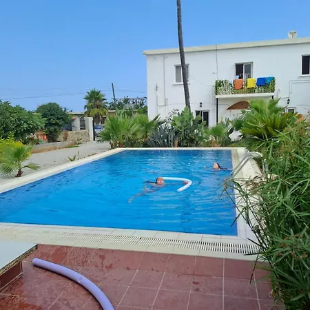 לינה וארוחת בוקר Hera Palace Boutique Yialousa