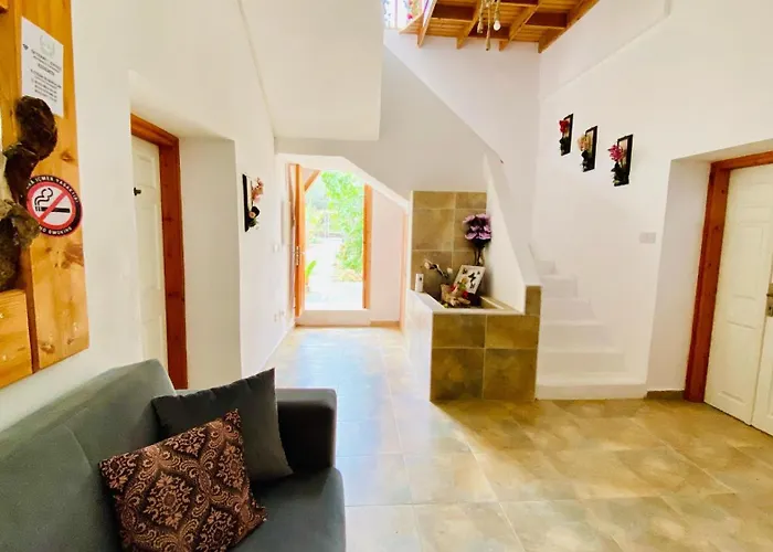 Hera Palace Boutique *