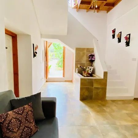 Hera Palace Boutique *